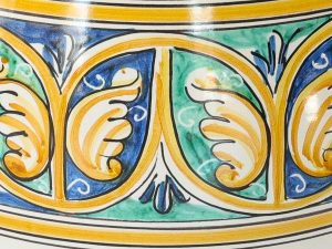 Bottiglia a collo lungo in Maiolica di Caltagirone