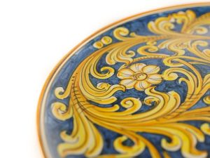 Piatto in Maiolica di Caltagirone decorato a mano